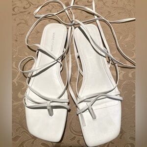 Marc Fisher Size 10 Womens Strappy Sandals White Square Toe Flats Thong vegan